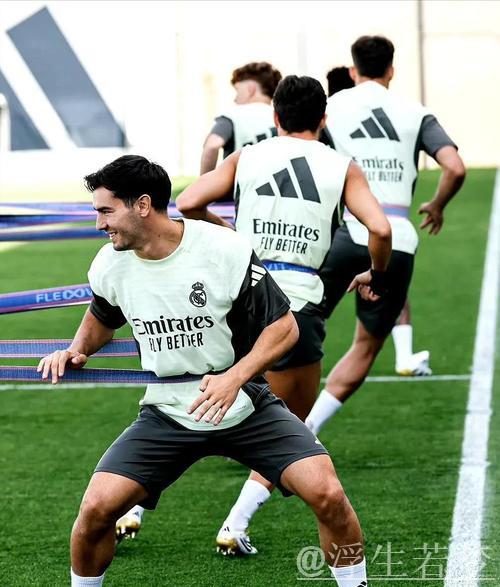 阿隆索现身皇家马德里训练场 阿隆索现身皇家马德里训练场