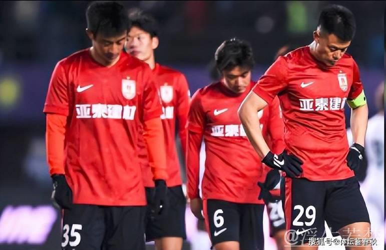 0-0遗憾降级！79年老牌俱乐部3年连降两级直落意丙，球员泪洒赛场
