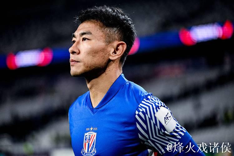 上海申花宣布老将于汉超退役 未来将转行担任教练 上海申花宣布老将于汉超退役 未来将转行担任教练